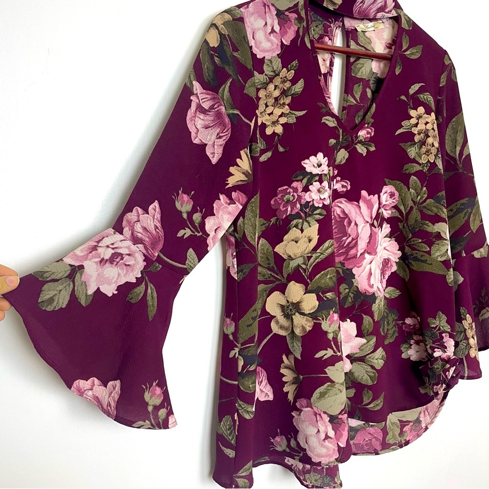 Andree by Unit Womens Allover Floral Tunic Blouse Sz Small Bell Sleeves Burgundy - Picture 4 of 8